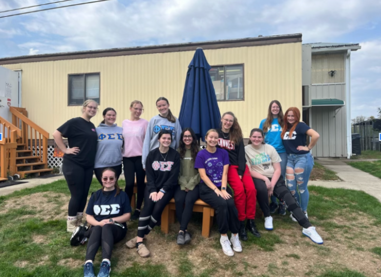 Phi Sigma Sigma Volunteers at Local Animal Shelter