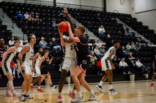 Men's Basketball Overcomes the Penn State-Fayette Lions